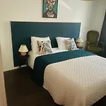 בית הארחה Lady Cosmopolite אראס