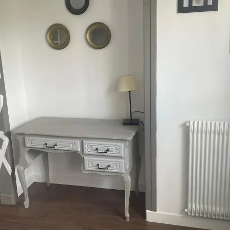 Lady Cosmopolite אראס