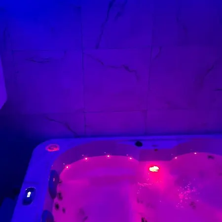 Lady Cosmopolite בית הארחה אראס