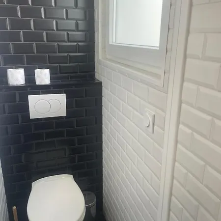 Lady Cosmopolite בית הארחה