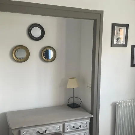 Lady Cosmopolite בית הארחה אראס