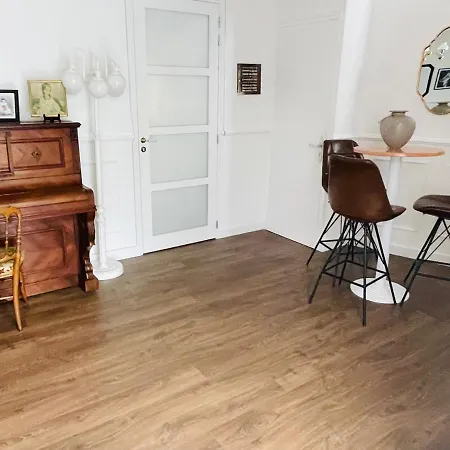 Lady Cosmopolite בית הארחה