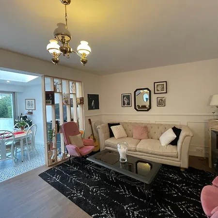 Lady Cosmopolite Guest house