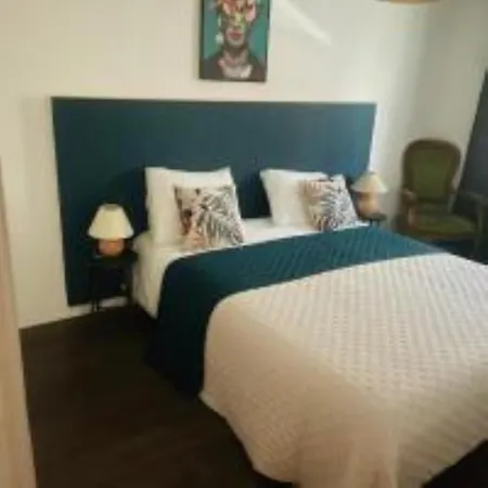 Lady Cosmopolite בית הארחה אראס