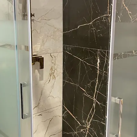 Lady Cosmopolite בית הארחה אראס